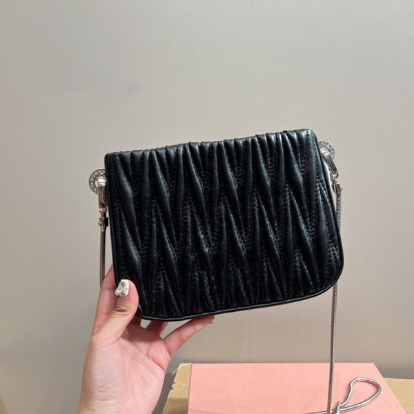 designer handbag women's one shoulder bag luxury bag fashion casual pleated crossbody bag leather clamshell alphabet underarm bag clams
designer handbag women's one shoulder bag luxury bag fashion casual pleated crossbody bag leather clamshell alphabet underarm bag clams