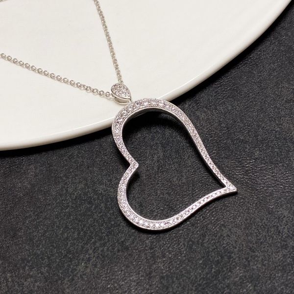 light luxury and simple design heart diamond-encrusted necklace pendant elegant and fashionable, Silver
light luxury and simple design heart diamond-encrusted necklace pendant elegant and fashionable, Silver