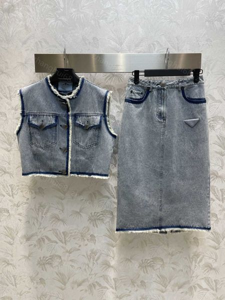 23ss skirt set womens designer clothing wash water to do old vintage short hair-edged denim sleeveless vest high-waisted denim half skirt se, White
23ss skirt set womens designer clothing wash water to do old vintage short hair-edged denim sleeveless vest high-waisted denim half skirt se, White