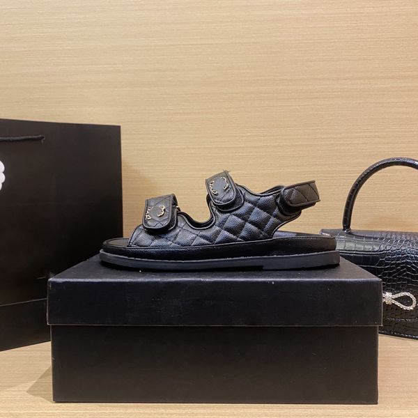 2023 new cowhide womens sandals summer thick sole outwear casual black roman beach shoes luxury designer premium versatile shoes sizes35-41
2023 new cowhide womens sandals summer thick sole outwear casual black roman beach shoes luxury designer premium versatile shoes sizes35-41