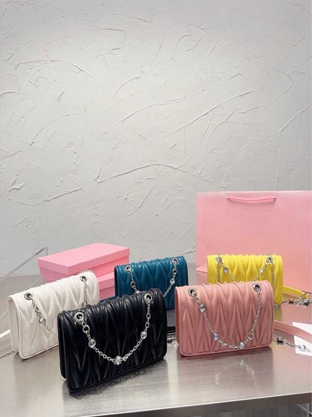 autumn and winter 2022 new mini chain pleated small square bag mobile bag mini rhinestone tofu bag one shoulder oblique span bag 230519
autumn and winter 2022 new mini chain pleated small square bag mobile bag mini rhinestone tofu bag one shoulder oblique span bag 230519