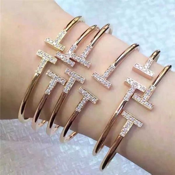 designer new tiffay double bracelet 925 sterling silver plated 18k gold ti diamond set full open elastic female, Black
designer new tiffay double bracelet 925 sterling silver plated 18k gold ti diamond set full open elastic female, Black