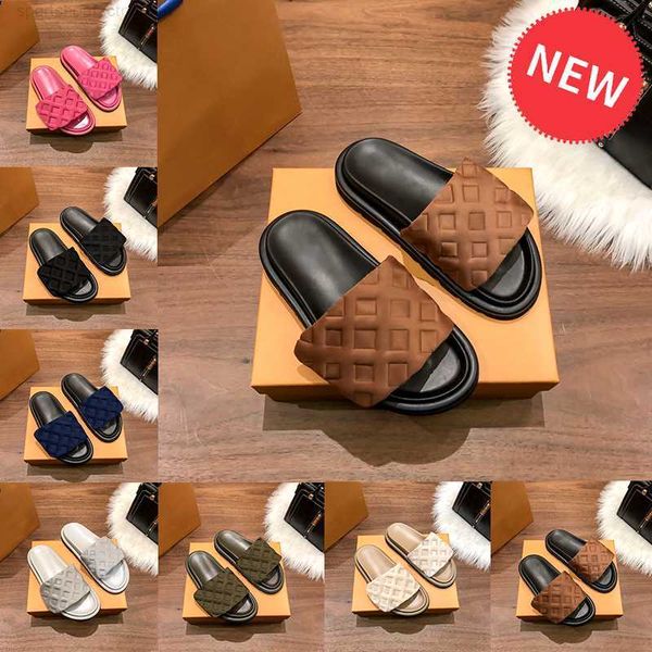luxury mens slipper designer sandal pool pillow flat comfort embossed mules with box sandals women shoes pink triple black beige copper ivor
luxury mens slipper designer sandal pool pillow flat comfort embossed mules with box sandals women shoes pink triple black beige copper ivor