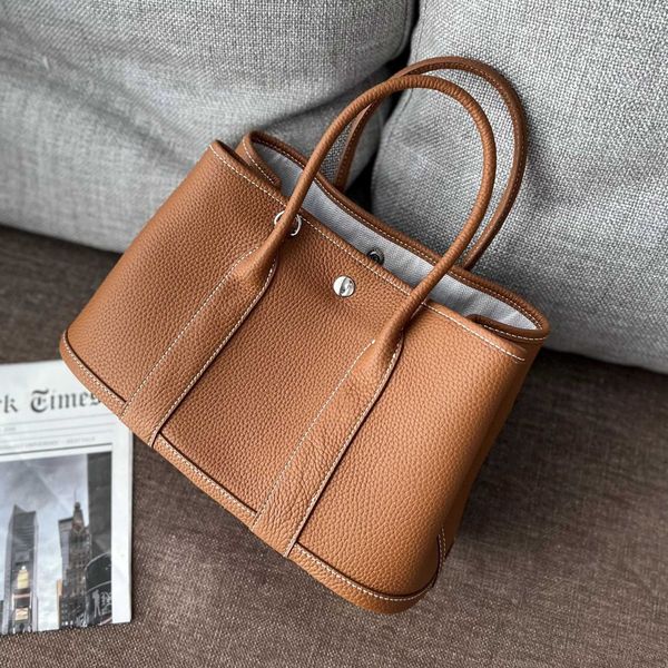 a garden party tote bag authentic handbag designer 2023 new cow skin lychee pattern simple and large capacity one-shoulder diagonal span por
a garden party tote bag authentic handbag designer 2023 new cow skin lychee pattern simple and large capacity one-shoulder diagonal span por