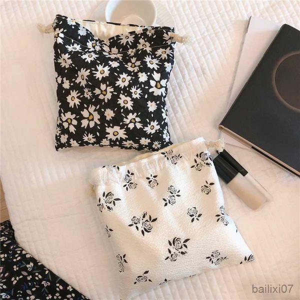 cosmetic bags cases travel cosmetic organizer drawstring bag flower sanitary napkins lipstick makeup organizer bags travel storage pouch bag
cosmetic bags cases travel cosmetic organizer drawstring bag flower sanitary napkins lipstick makeup organizer bags travel storage pouch bag