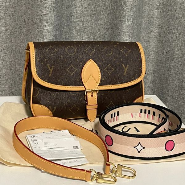 designer bags shoulder bag totes real leather luxury old flower diane baguette handbag large-capacity canvas strap embossed letters colorful
designer bags shoulder bag totes real leather luxury old flower diane baguette handbag large-capacity canvas strap embossed letters colorful