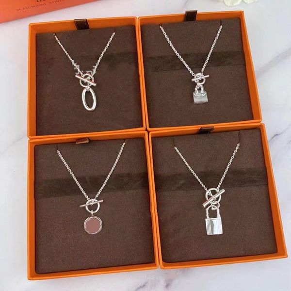 design pig nose necklace ot buckle necklace, female lock head bag, circle tag pendant, clavicle chain with packaging box, Silver
design pig nose necklace ot buckle necklace, female lock head bag, circle tag pendant, clavicle chain with packaging box, Silver