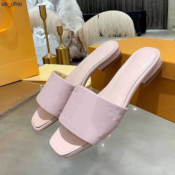 slippers luxury designer slippers ladies flat leather sandals printed floral seaside beach vacation flipflops with box 3543 j0522, Black
slippers luxury designer slippers ladies flat leather sandals printed floral seaside beach vacation flipflops with box 3543 j0522, Black