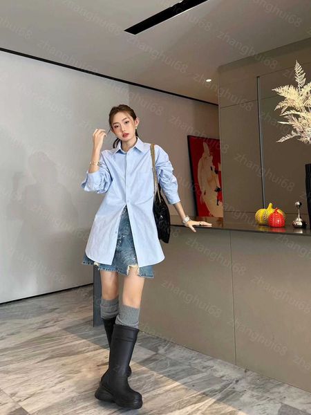 23ss women shirt womens designer clothing high neck blouse lapel blue shirt printed monogram back loose long-sleeved shirt women clothes, White
23ss women shirt womens designer clothing high neck blouse lapel blue shirt printed monogram back loose long-sleeved shirt women clothes, White