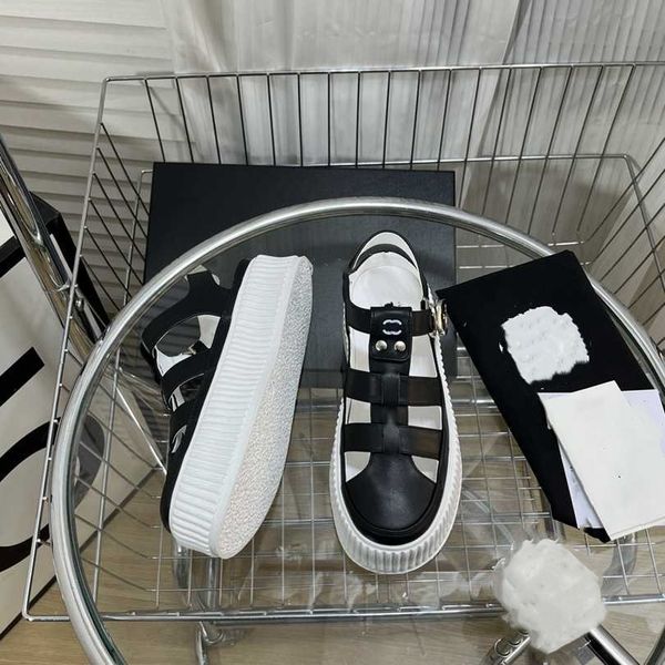 2023 luxury new designer sandals thick soled gear hollow baotou ladies casual heightening buckle roman tide outdoor beach sandal gx10d, Black
2023 luxury new designer sandals thick soled gear hollow baotou ladies casual heightening buckle roman tide outdoor beach sandal gx10d, Black