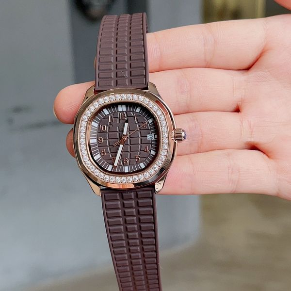 2023 the latest women's watch bezel inlaid with swarovski crystal, using the same natural rubber material as the original, durable., Slivery;black
2023 the latest women's watch bezel inlaid with swarovski crystal, using the same natural rubber material as the original, durable., Slivery;black