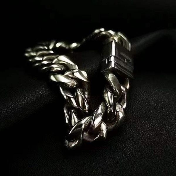 bangle 2022 new 14mm wide pure titanium men's bracelet titanium alloy buckle lightweight nonallergic no rust hiphop style cuban chain, Black
bangle 2022 new 14mm wide pure titanium men's bracelet titanium alloy buckle lightweight nonallergic no rust hiphop style cuban chain, Black