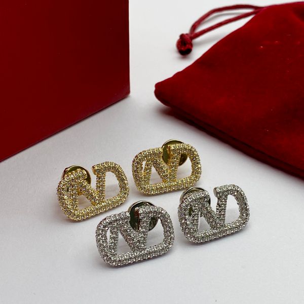 letter v logo earring designer stud earing luxury women fashion hoop jewelry valentinoity gift gold earring 7843, Golden;silver
letter v logo earring designer stud earing luxury women fashion hoop jewelry valentinoity gift gold earring 7843, Golden;silver
