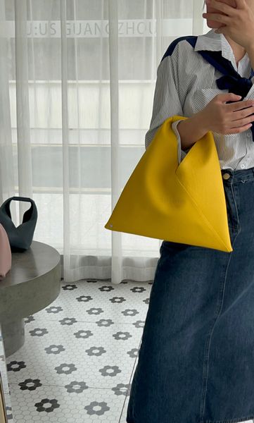 mgl fashion genuine leather tote bag extra large designer underarm shopping shoulder practical capacity travel work luxurious versatile
mgl fashion genuine leather tote bag extra large designer underarm shopping shoulder practical capacity travel work luxurious versatile