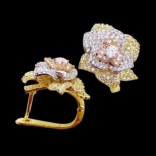 huggie lanyika copper earrings three tier petal ear clip micro pave zircon for women wedding banquet everyday fashion classics jewelry, Golden;silver
huggie lanyika copper earrings three tier petal ear clip micro pave zircon for women wedding banquet everyday fashion classics jewelry, Golden;silver