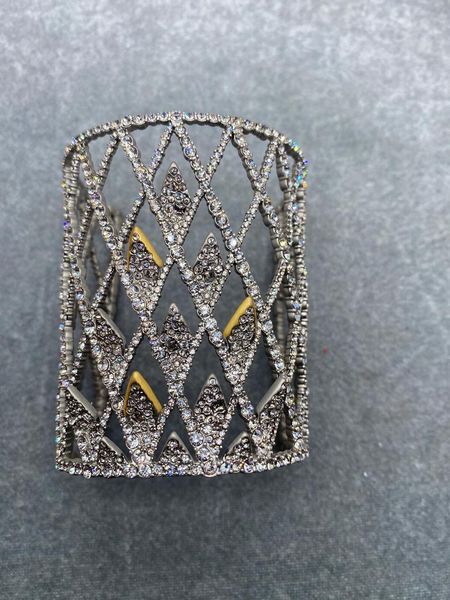 bangle european and american fashion twocolor zircon shiny diamond exaggerated large bracelet for woman trend, Black
bangle european and american fashion twocolor zircon shiny diamond exaggerated large bracelet for woman trend, Black
