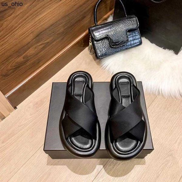 slippers designer cross vamp slipper luxury women flat bottom sandals solid color leather home leisure slippers outdoor beach shoes sandals, Black
slippers designer cross vamp slipper luxury women flat bottom sandals solid color leather home leisure slippers outdoor beach shoes sandals, Black