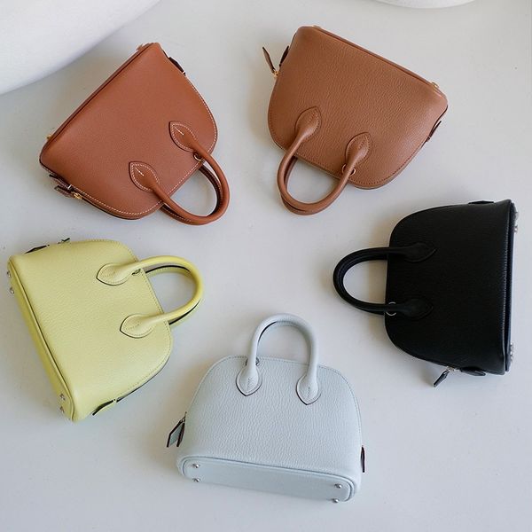 luxurys designer bag shell bag handbags embroidery thread genuine leather classic ladies handbag women cossbody purse shoulder bags wallet t
luxurys designer bag shell bag handbags embroidery thread genuine leather classic ladies handbag women cossbody purse shoulder bags wallet t