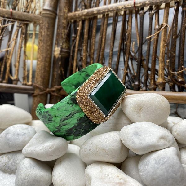bangle european and american style square agate green leather rhinestone bracelet ladies personality fashion trend luxury jewelry, Black
bangle european and american style square agate green leather rhinestone bracelet ladies personality fashion trend luxury jewelry, Black