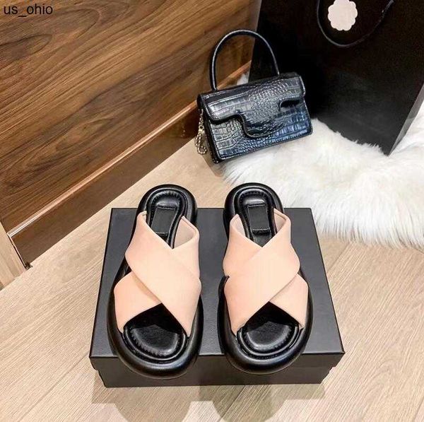 slippers designer cross vamp slipper luxury women flat bottom sandals solid color leather home leisure slippers outdoor beach shoes sandal j, Black
slippers designer cross vamp slipper luxury women flat bottom sandals solid color leather home leisure slippers outdoor beach shoes sandal j, Black