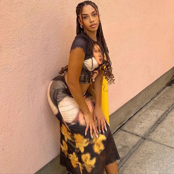 sell women's two-piece suit fashion new digital print head crewneck mid-length half skirt party slim ladies clothing, White
sell women's two-piece suit fashion new digital print head crewneck mid-length half skirt party slim ladies clothing, White