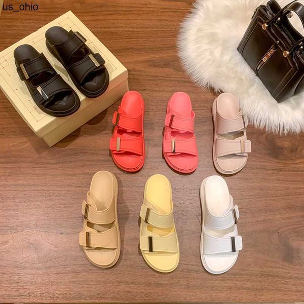 slippers 2022 fashion slippers designer classic jelly sandals ladies flat flip flop rubber men metal buckle beach shoes outdoor high heels s, Black
slippers 2022 fashion slippers designer classic jelly sandals ladies flat flip flop rubber men metal buckle beach shoes outdoor high heels s, Black