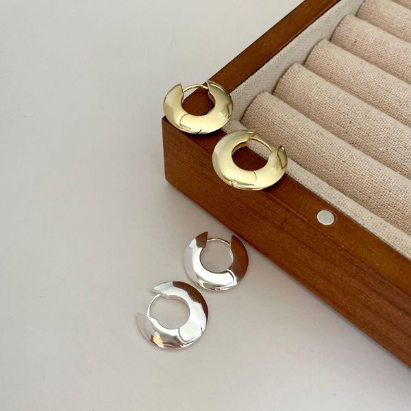 huggie shanice new 100% 925 sterling silver geometric multilayered earrings women's simple and fashionable ins style earrings, Golden;silver
huggie shanice new 100% 925 sterling silver geometric multilayered earrings women's simple and fashionable ins style earrings, Golden;silver