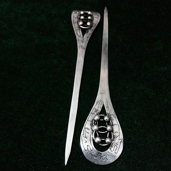 necklaces sell new handmade miao silver tea classic female needle hairpin step shake tassel silver pu'er tea needle
necklaces sell new handmade miao silver tea classic female needle hairpin step shake tassel silver pu'er tea needle