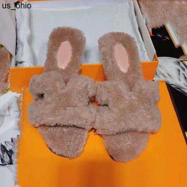 slippers ladies woolen sheepskin winter slipper fur one piece lamb wool warm and comfortable wear resistant rubber flat slippers 3541 with b, Black
slippers ladies woolen sheepskin winter slipper fur one piece lamb wool warm and comfortable wear resistant rubber flat slippers 3541 with b, Black