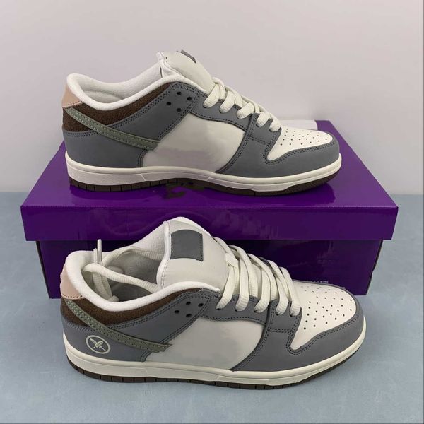 skateboard shoes dnks low soft mid grey white brown outdoor shoes sneakers with original box
skateboard shoes dnks low soft mid grey white brown outdoor shoes sneakers with original box