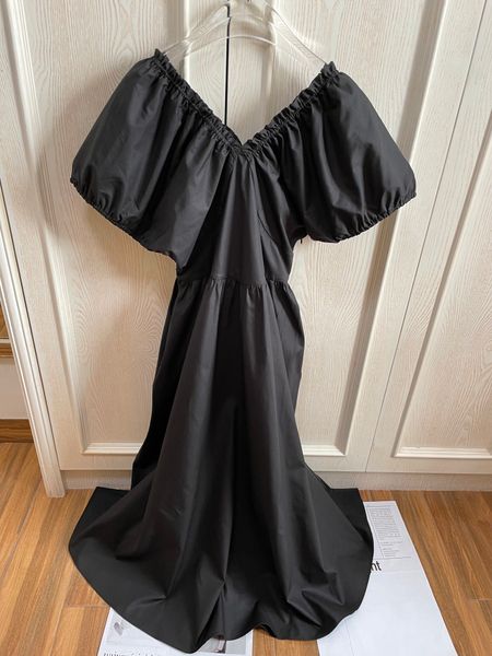 2023 designer dress long robe french v-neck wooden ear edge short sleeve dress with waist wrap for a slim and elegant stylish pleated a-line, Black;gray
2023 designer dress long robe french v-neck wooden ear edge short sleeve dress with waist wrap for a slim and elegant stylish pleated a-line, Black;gray