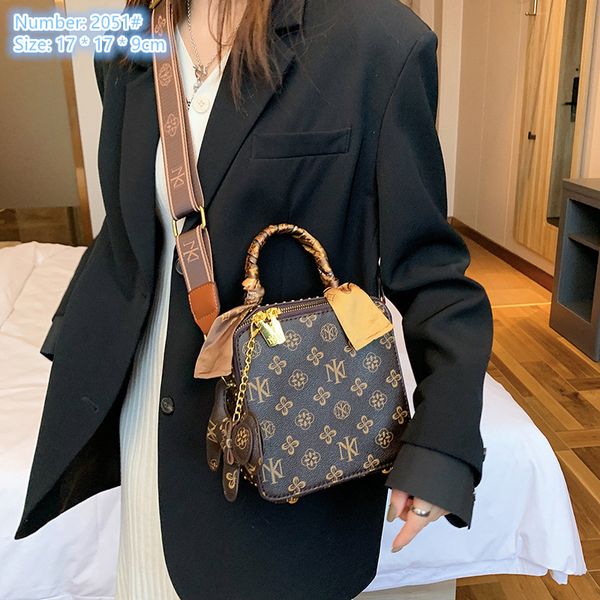 Factory wholesale ladies shoulder bags elegant finalize the design letter printed handbag street fashion ribbon decoration fashion messenger bag rivet backpack, Coffee-2051#
Factory wholesale ladies shoulder bags elegant finalize the design letter printed handbag street fashion ribbon decoration fashion messenger bag rivet backpack, Coffee-2051#