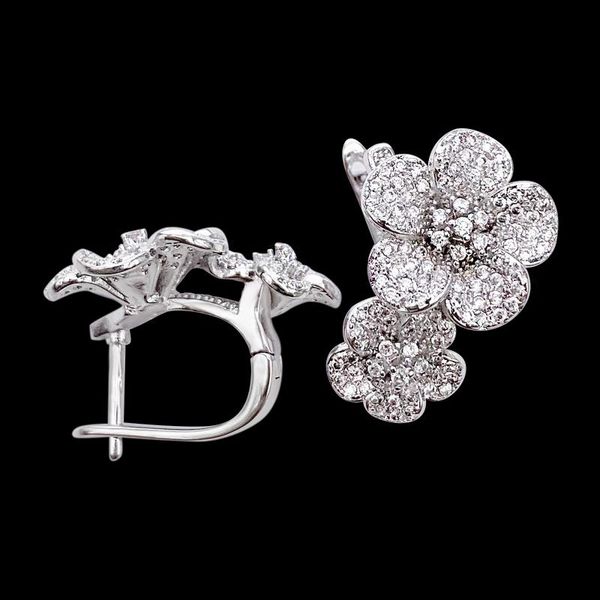 huggie lanyika copper earrings twin flower ear clip micro pave zircon for women wedding banquet everyday fashion classics jewelry, Golden;silver
huggie lanyika copper earrings twin flower ear clip micro pave zircon for women wedding banquet everyday fashion classics jewelry, Golden;silver
