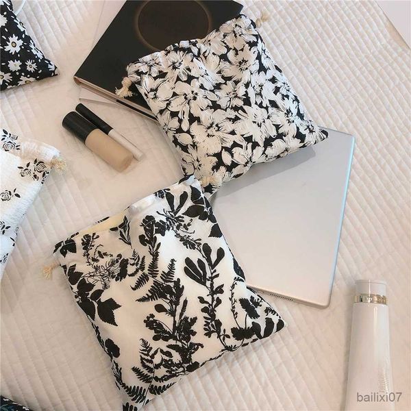 cosmetic bags cases vintage flower sanitary napkins lipstick makeup organizer bags drawstring cosmetic bag travel earphone coin storage bags
cosmetic bags cases vintage flower sanitary napkins lipstick makeup organizer bags drawstring cosmetic bag travel earphone coin storage bags