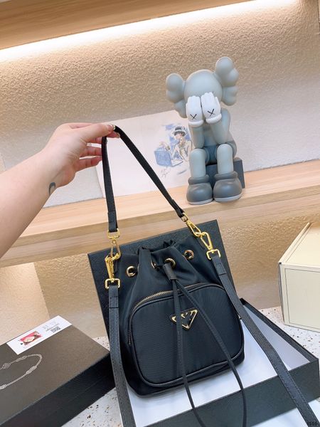 new drawstring shoulder bag fashion versatile handbag waterproof nylon bag fashion lightweight tassel crossbody women's bag
new drawstring shoulder bag fashion versatile handbag waterproof nylon bag fashion lightweight tassel crossbody women's bag