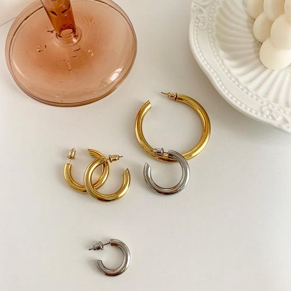 huggie net celebrity with retro temperament personality european and american wild glossy circle earrings do not fade, Golden;silver
huggie net celebrity with retro temperament personality european and american wild glossy circle earrings do not fade, Golden;silver