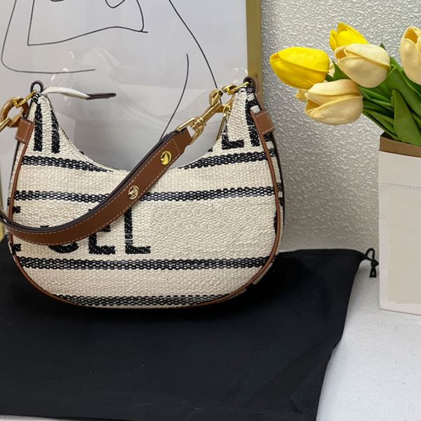 luxury bag shoulder bag middle fashion designer simple handbag all-in-one large capacity purse shopping bag internet red star the same model
luxury bag shoulder bag middle fashion designer simple handbag all-in-one large capacity purse shopping bag internet red star the same model