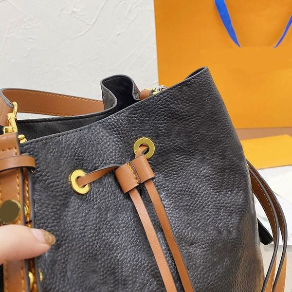 women bucket bag handbags flower purses lady tote letter fashion genuine leather shoulder bags hollow embossing dust plain, Black;red
women bucket bag handbags flower purses lady tote letter fashion genuine leather shoulder bags hollow embossing dust plain, Black;red