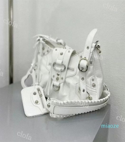 2022 womens handbags classic motorcycle bags element design rivet leather half crescent le cagole saddle single shoulder diagonal 9900568
2022 womens handbags classic motorcycle bags element design rivet leather half crescent le cagole saddle single shoulder diagonal 9900568
