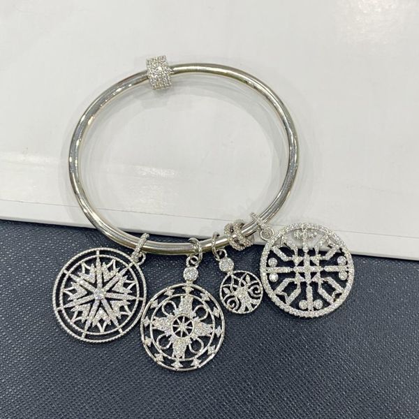 bangle luxury full zirconia bracelet female totem snowflake life tree bracelet bangle retro round brand shiny women jewelry zk35, Black
bangle luxury full zirconia bracelet female totem snowflake life tree bracelet bangle retro round brand shiny women jewelry zk35, Black