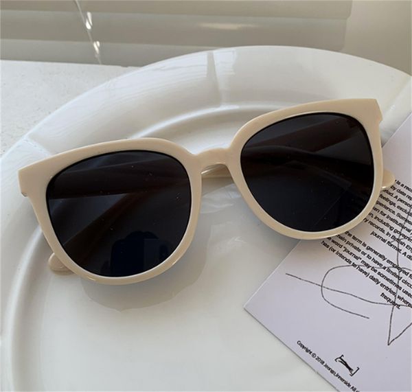 women's square brown sunglasses, sunshade large frame sunglasses, showcasing high temperament glasses, White;black
women's square brown sunglasses, sunshade large frame sunglasses, showcasing high temperament glasses, White;black