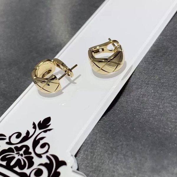 stud 2022 new cross diamond earrings for ladies. french fashion jewelry. classic . comes with a set of signature packaging, Golden;silver
stud 2022 new cross diamond earrings for ladies. french fashion jewelry. classic . comes with a set of signature packaging, Golden;silver