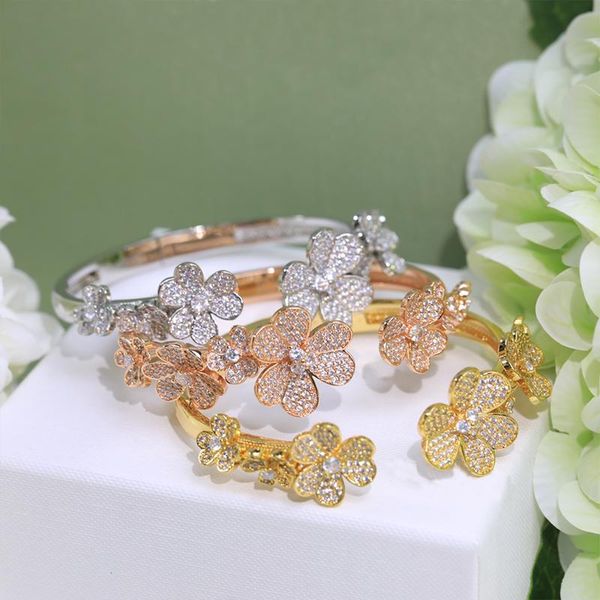 bangle the new selling fashion brand european women's luxury jewelry threeleaf flower bracelet sweet jewelry banquet accessories, Black
bangle the new selling fashion brand european women's luxury jewelry threeleaf flower bracelet sweet jewelry banquet accessories, Black
