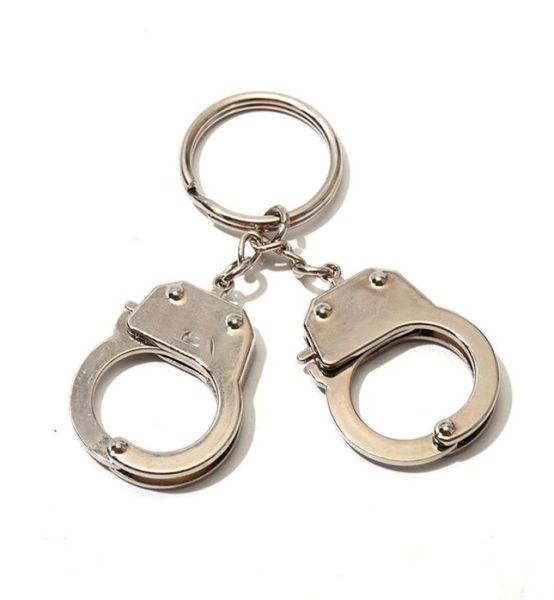 17fw handcuffs keychain silver plated metal blank keyring keychain split ring keyfob key holder rings women men diy key chains acc3869065
17fw handcuffs keychain silver plated metal blank keyring keychain split ring keyfob key holder rings women men diy key chains acc3869065