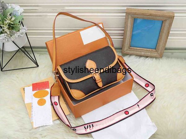 stylisheendibags designer diane satchel bag monograms floral handbag with jacquard cross-body strap shoulder bags womens leather underarm pu
stylisheendibags designer diane satchel bag monograms floral handbag with jacquard cross-body strap shoulder bags womens leather underarm pu