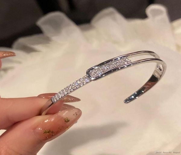 luxurys designers bracelet cuff bangles love bracelets designer jewelry women jewelencrusted gold pearl steel for gift box jewell1172646, White
luxurys designers bracelet cuff bangles love bracelets designer jewelry women jewelencrusted gold pearl steel for gift box jewell1172646, White