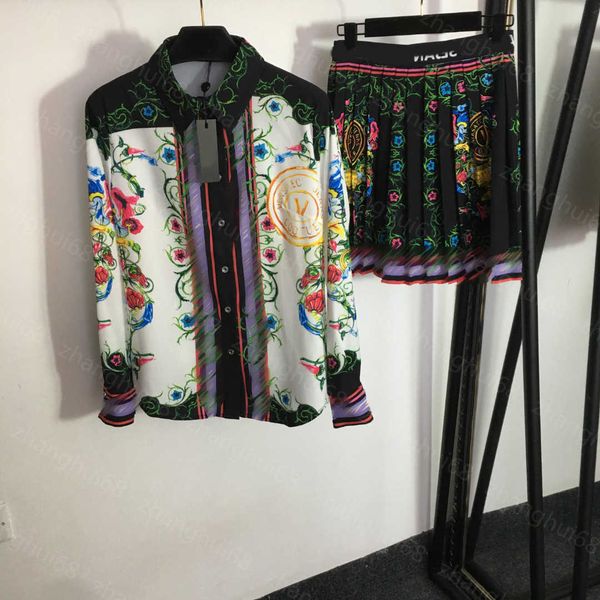 23ss women set shirt set womens designer clothing vintage floral print lapel long sleeve shirt high waist pleated short half skirt set women, White
23ss women set shirt set womens designer clothing vintage floral print lapel long sleeve shirt high waist pleated short half skirt set women, White