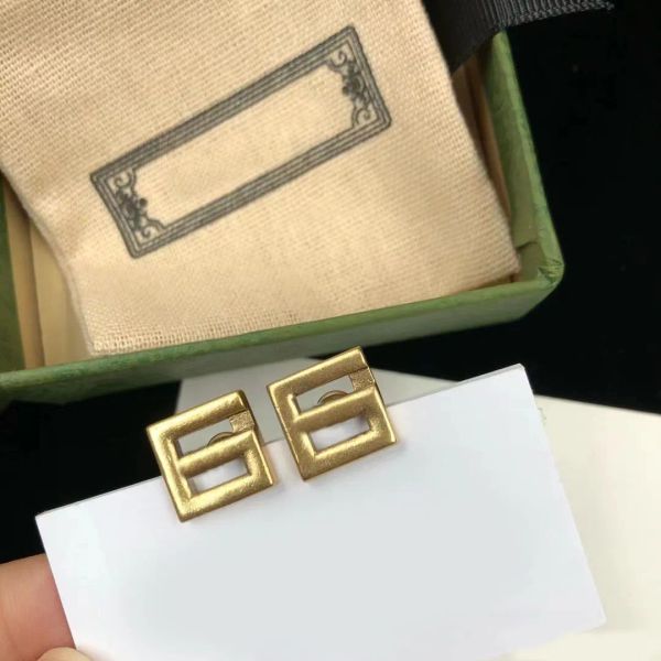 2023-stud earrings luxury brand designer classic minimalist style brass material earring wedding party daily decoration earrings with box an, Golden;silver
2023-stud earrings luxury brand designer classic minimalist style brass material earring wedding party daily decoration earrings with box an, Golden;silver