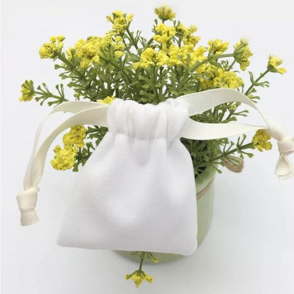 boxes white velvet gift bags 7x9cm 8x10cm 9x12cm 10x15cm watch makeup drawstring pouches jewelry sachets, Black;white
boxes white velvet gift bags 7x9cm 8x10cm 9x12cm 10x15cm watch makeup drawstring pouches jewelry sachets, Black;white