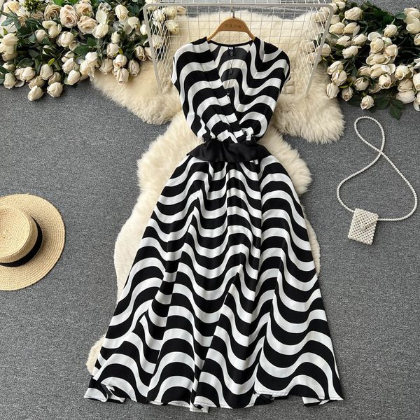 casual dresses vintage black white stripe midi dress women's cross v-neck flying sleeve high waist lace up belt office work vestidos 20, Black;gray
casual dresses vintage black white stripe midi dress women's cross v-neck flying sleeve high waist lace up belt office work vestidos 20, Black;gray
